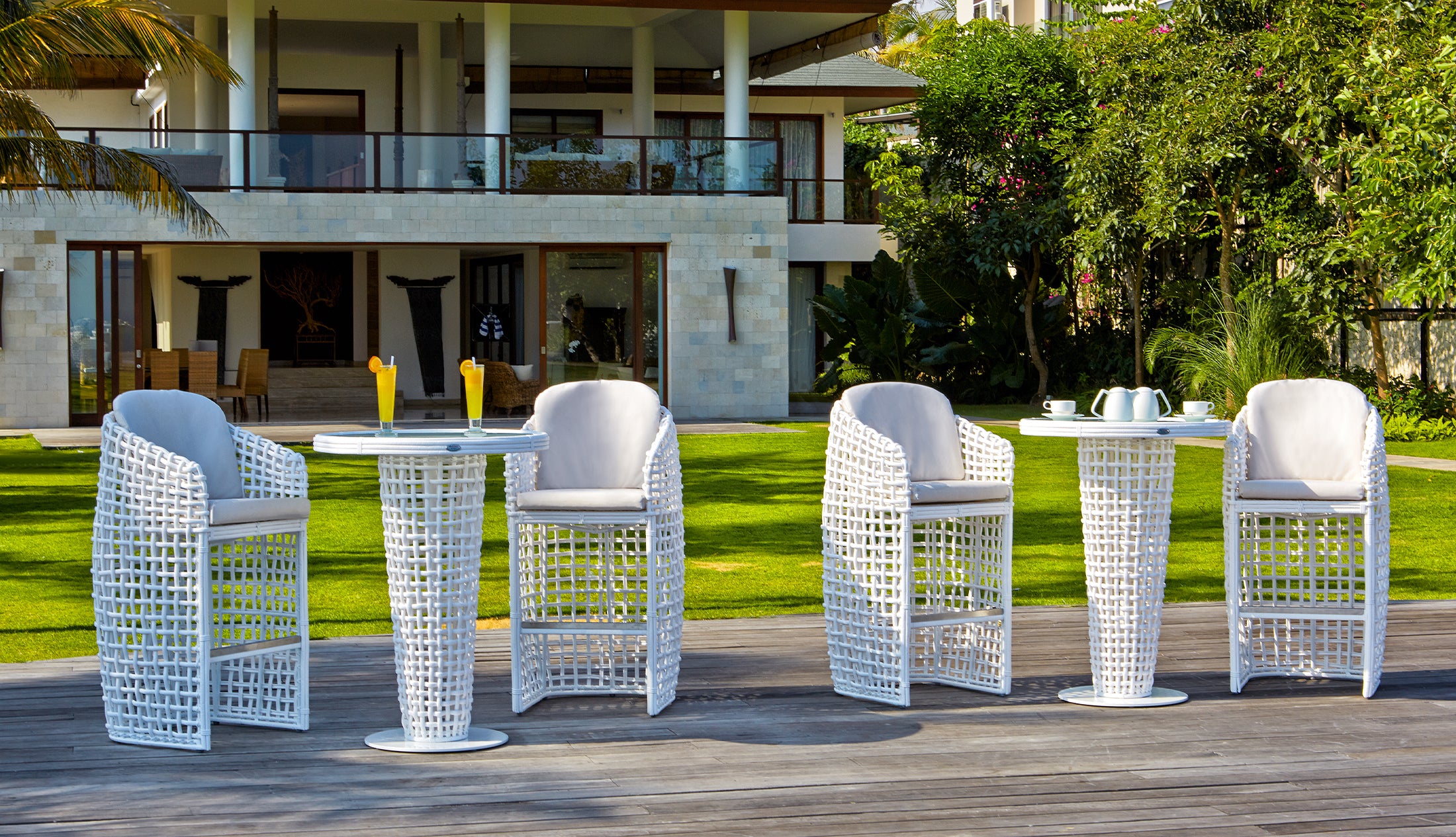 GUSTO BAR TABLE SET