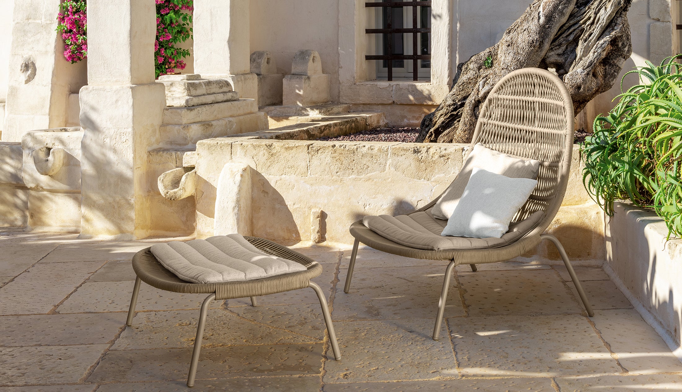 PANAMA LOUNGE ARMCHAIR