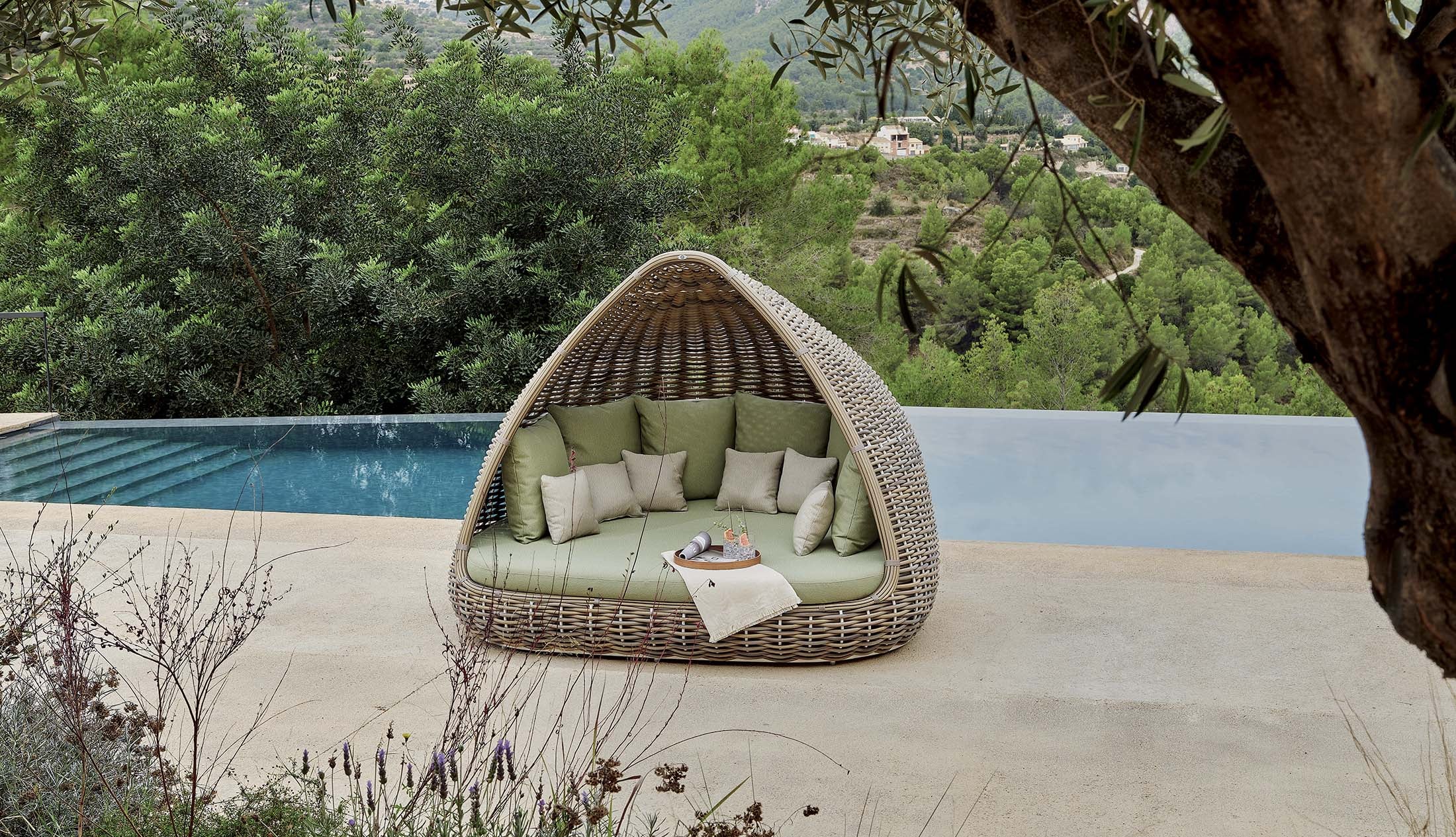 SHADE DAYBED