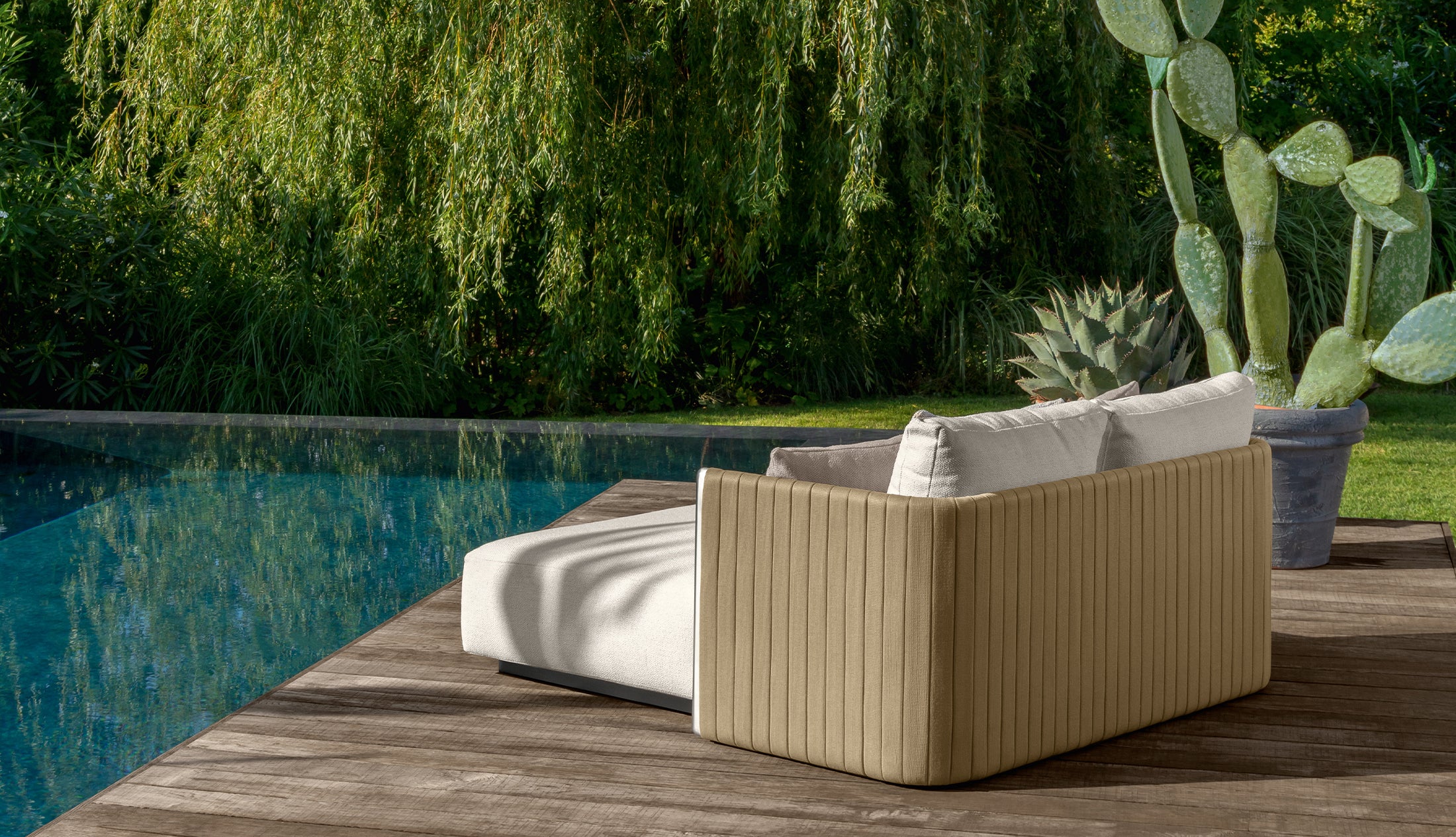 GEORGE DAYBED