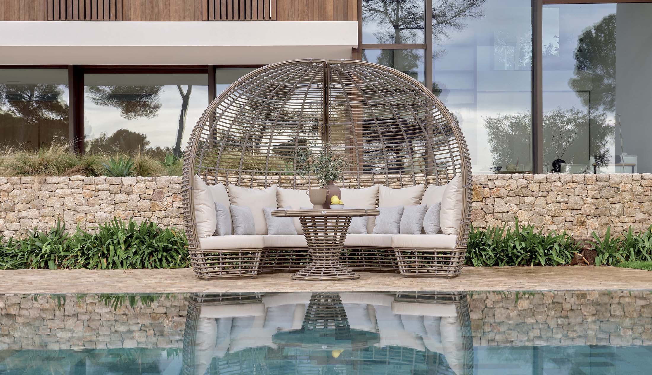 SUNDAY DAYBED