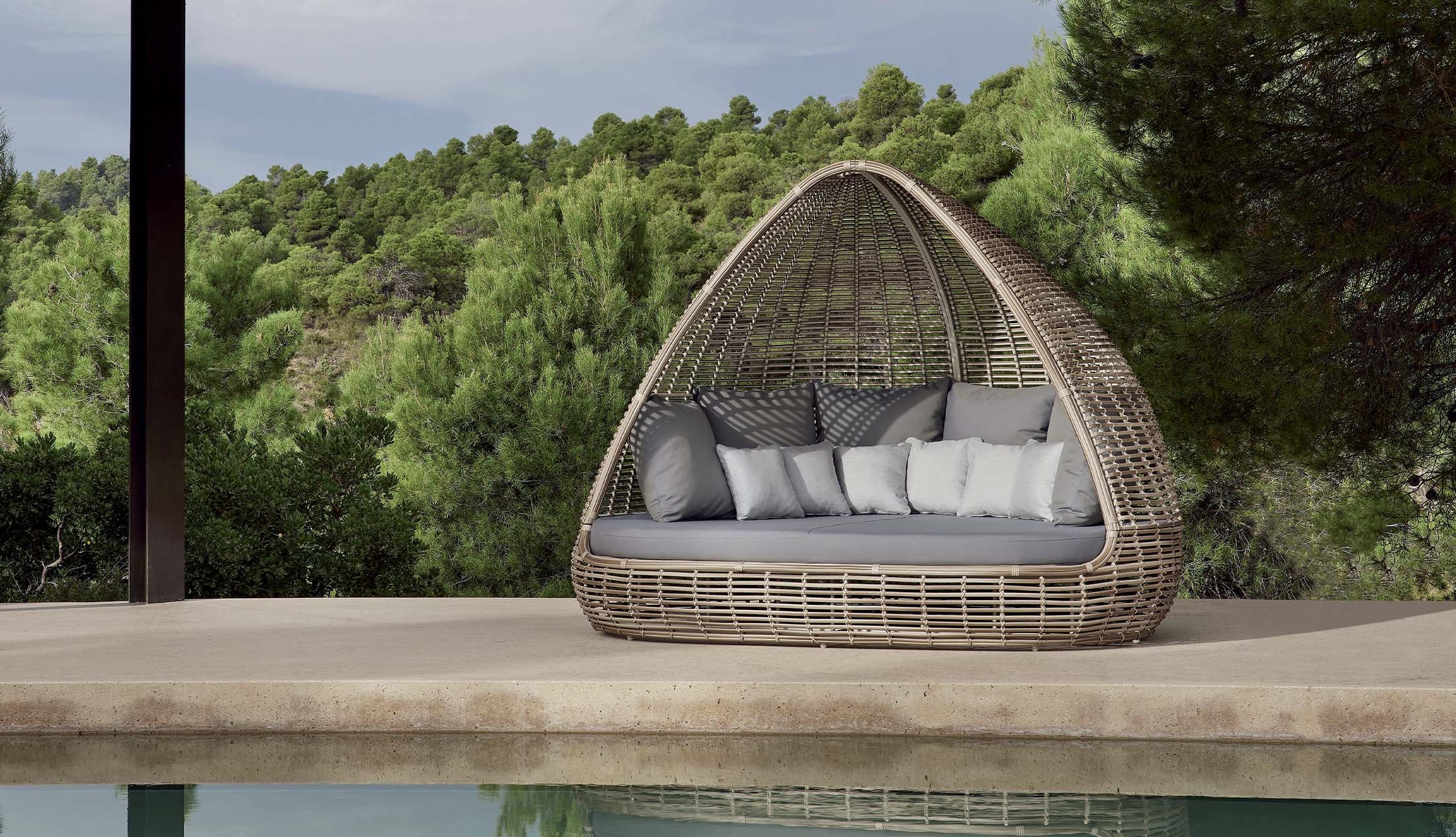 SHADE DAYBED