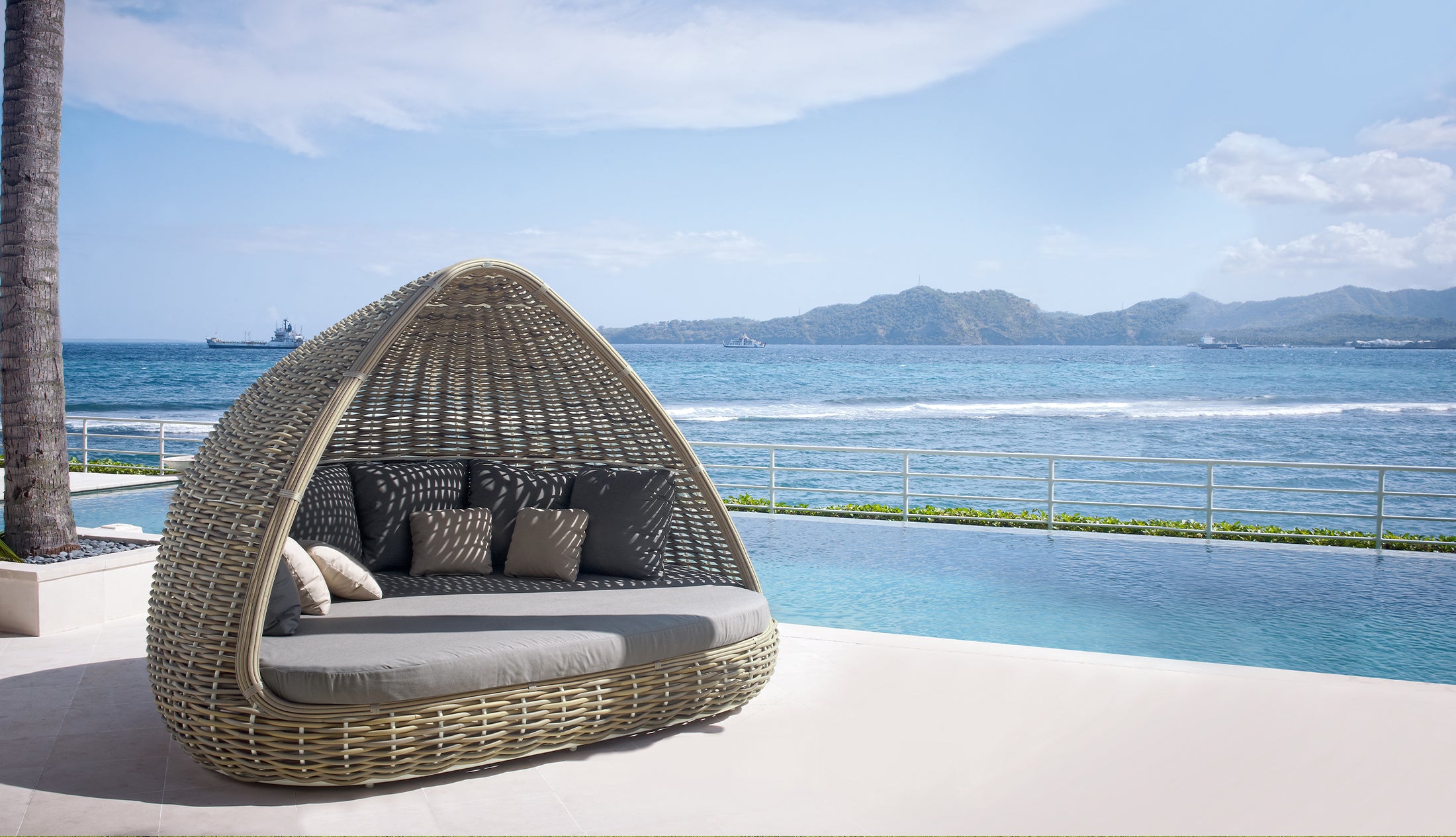 SHADE DAYBED