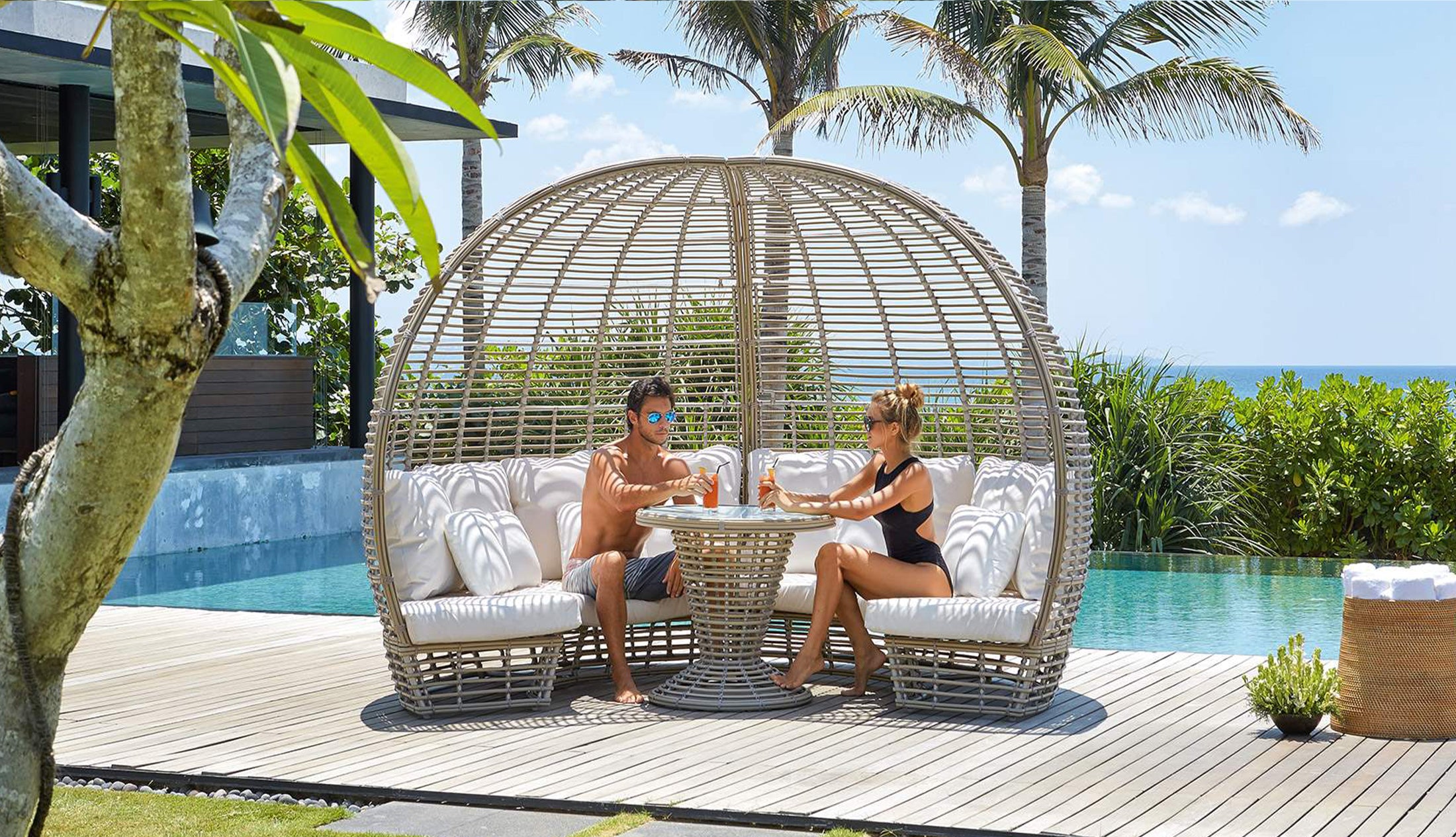 SUNDAY DAYBED