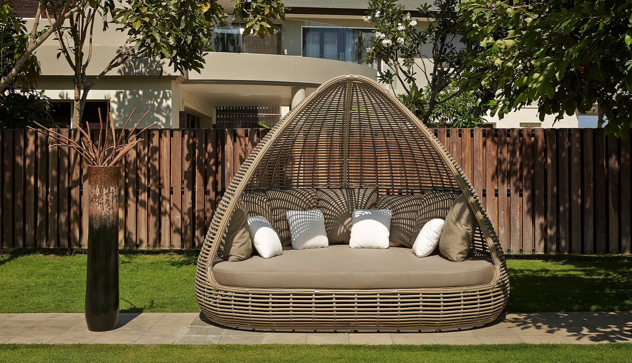 SHADE DAYBED